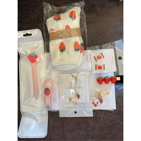 Strawberry Lovers Bundle  - Picture 1 of 12
